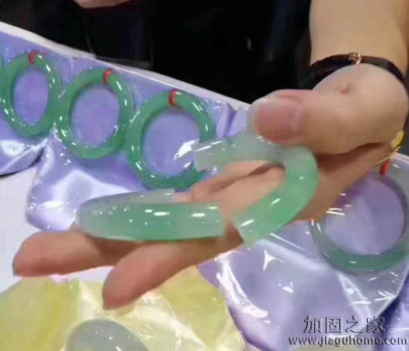 女子摔斷30萬玉鐲后竟不知所蹤，手鐲能進行改造加固設計？