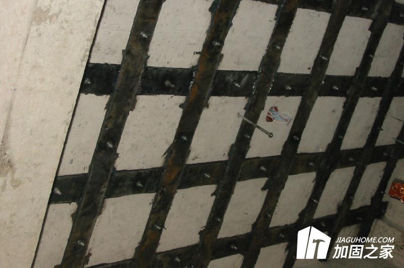 粘鋼加固如何進行加壓操作？